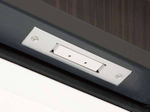 Security.  [Security sensors] Entrance door, Set up a crime prevention sensor to the window of the second floor 70A-1 type (except FIX window). When the opening crime prevention sensor is installed is opened while security set, Sensor reacts, Place a abnormal signal to the security company sounds an alarm at the dwelling units within the intercom master unit and the Genkanshi machine.