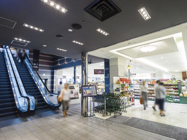 Surrounding environment. Queens Isetan Shinagawa (about 940m ・ A 12-minute walk)