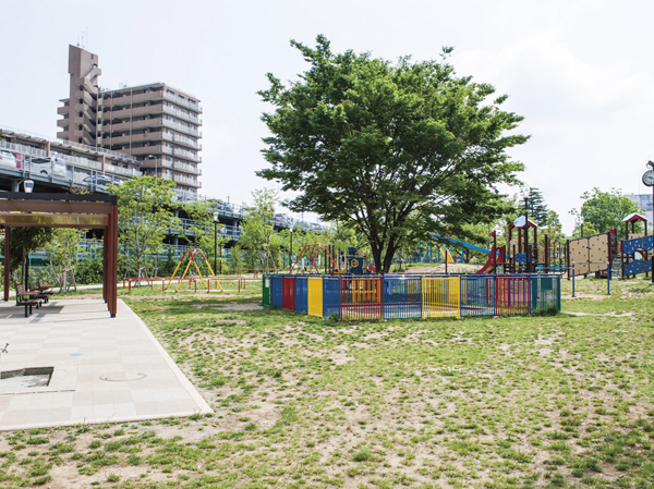 Surrounding environment. Konan green water park (about 690m ・ A 9-minute walk)