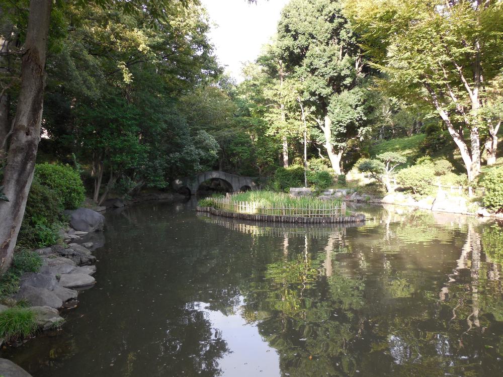 Streets around. Palace Arisugawa park