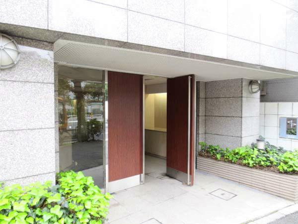 Living. Integrity entrance is the mark immediately visible from the intersection of Ninohashi.