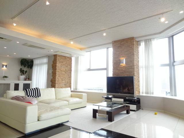 Living. Living-dining (10 May 2013) Shooting