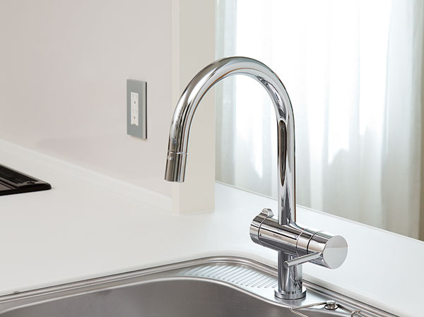 Kitchen.  [Water purification function shower faucet] Was both function and design water purification function with water faucet. Since like a shower and pull out, It is convenient to the sink of care.