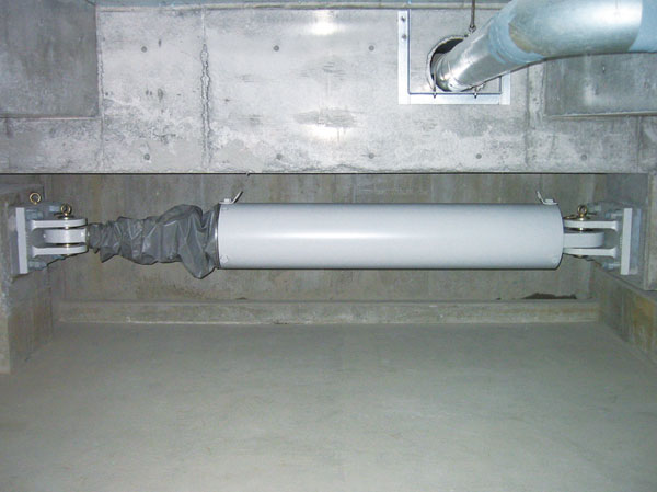 earthquake ・ Disaster-prevention measures.  [Seismic isolation oil Dunbar] Oil flow in the oil damper in accordance with the shaking of the building, Utilizing the fluid resistance force. To absorb the seismic energy, It has the effect of reducing the shaking caused by an earthquake. (Same specifications)