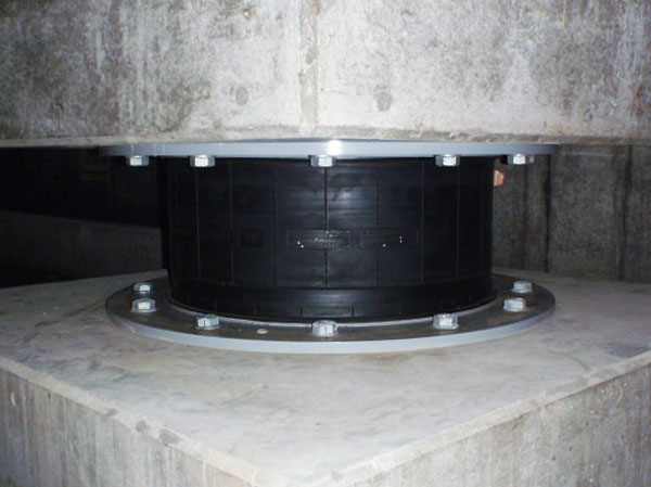 earthquake ・ Disaster-prevention measures.  [High damping Rubber] Laminated rubber, Supporting the building in the superior vertical performance, To reduce the shaking move slowly building in the horizontal direction at the time of earthquake. Also high damping rubber, There is work to absorb the energy of the earthquake and wind the rubber itself has a damping performance.  ※ Use some Natural Rubber. (Same specifications)