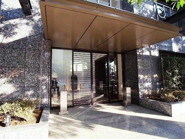 Entrance. Common areas