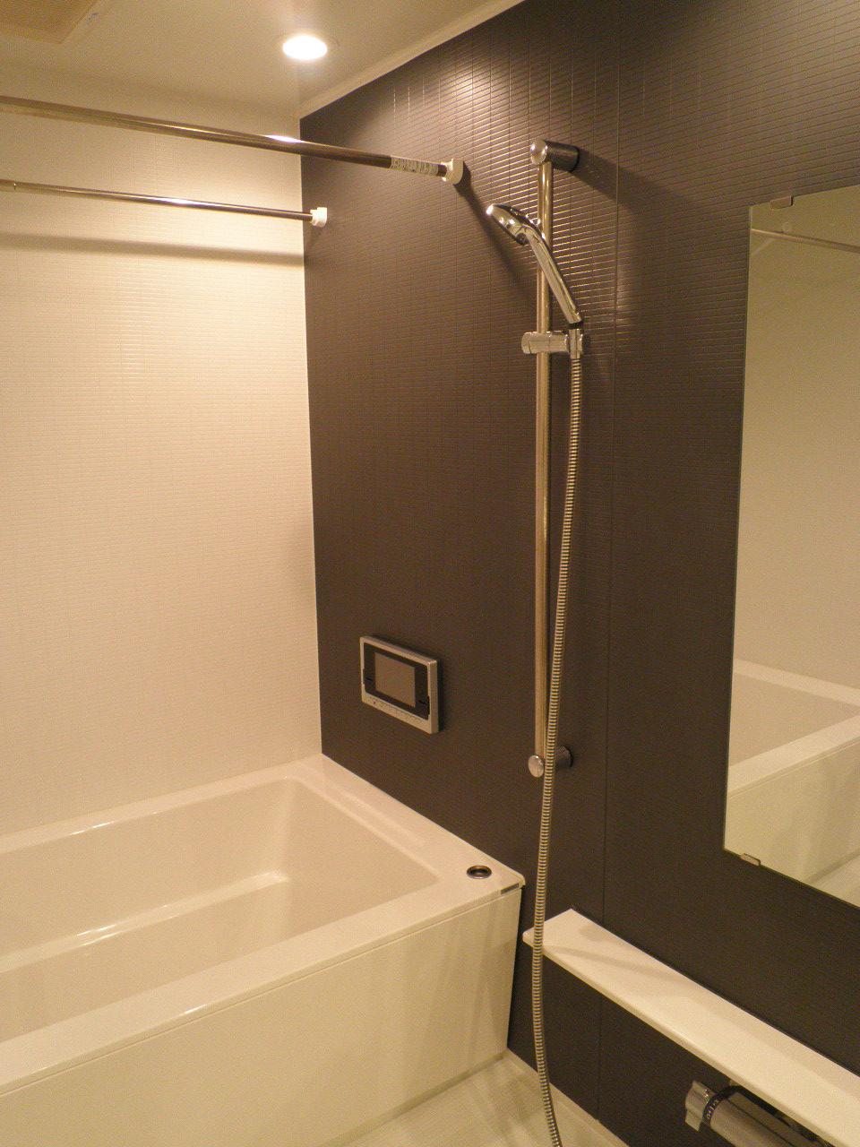 Bathroom. ◇ TV with bus ◇