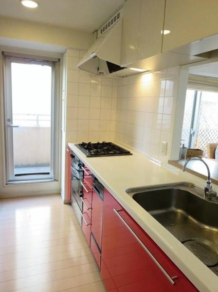 Kitchen. You can feel good cuisine in the «kitchen» refreshing light plugged into face-to-face kitchen.