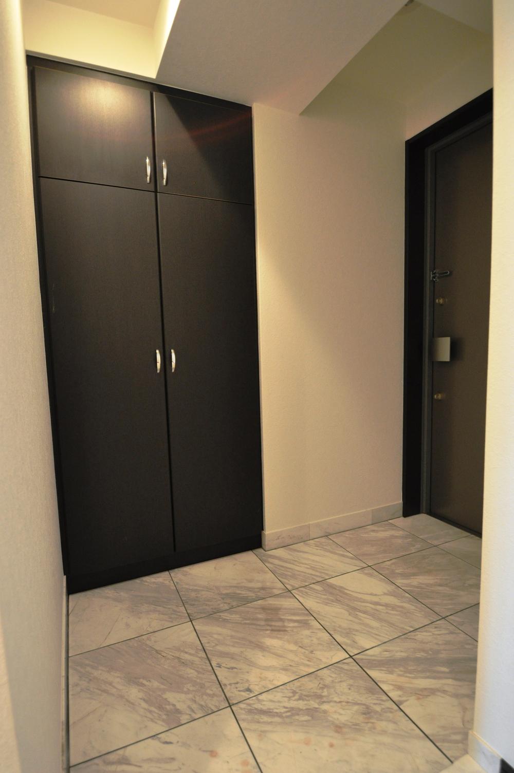 Entrance. Local (August 2013) Shooting