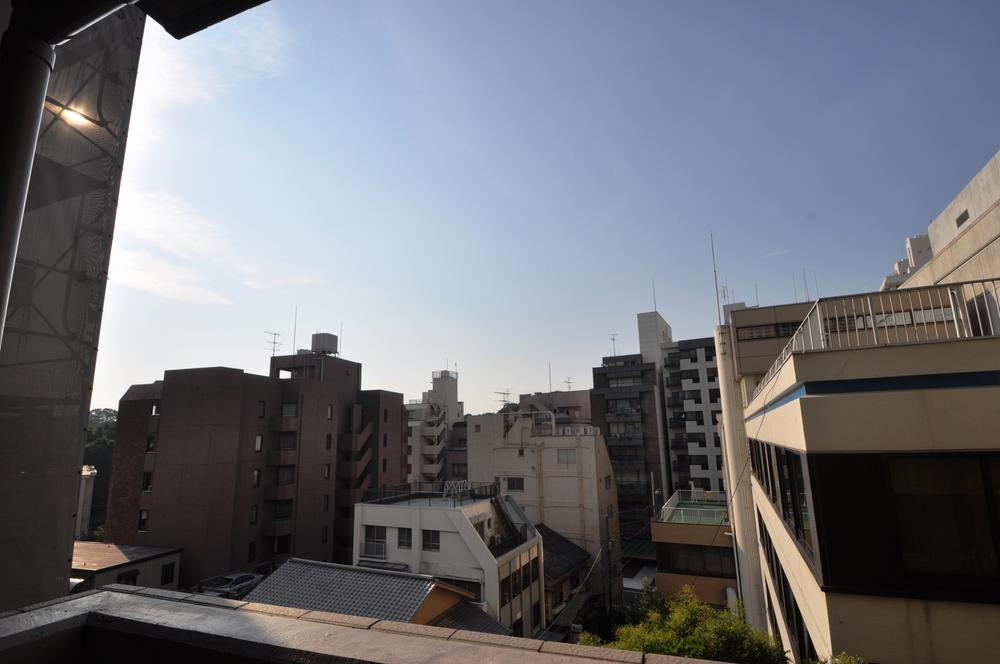 View photos from the dwelling unit. View from the site (August 2013) Shooting