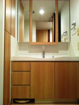 Wash basin, toilet. bathroom