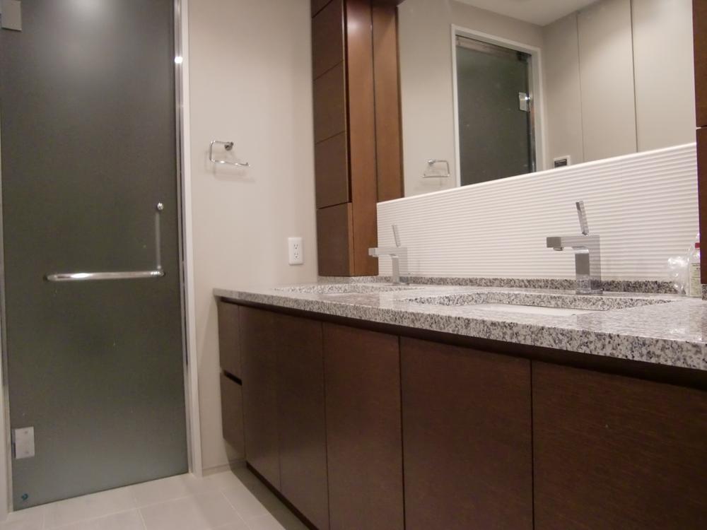 Wash basin, toilet. Indoor (June 2013) Shooting