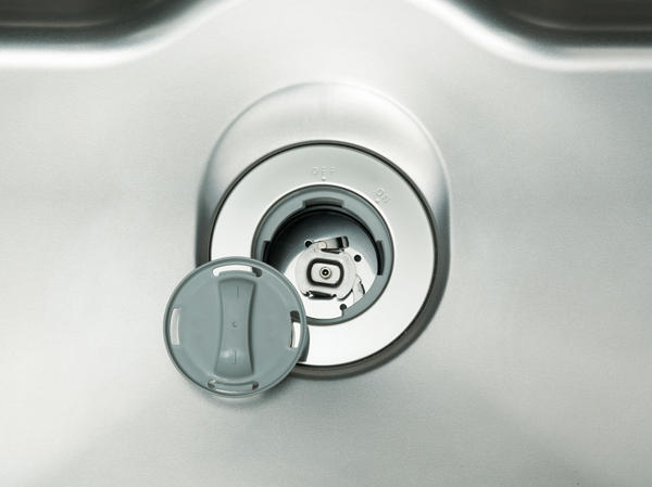 Kitchen.  [Disposer] Finely grinding the raw garbage from the kitchen, Along with the kitchen waste water to the treatment tank. To not accumulate garbage, Installed a convenient disposable and can be quickly processed on the spot.