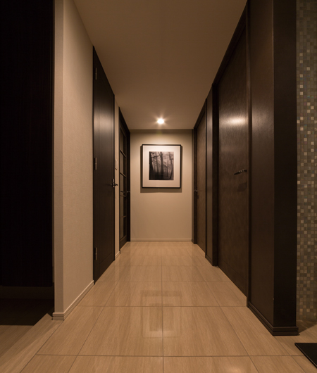 Interior.  [Corridor] Corridor, Entrance floor, Luxuriously paved with tiles of stone tone in the entrance hall, It directed the dignity and composure.