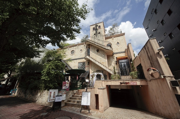 Other. Cafe la Boheme platinum (bicycle about 7 minutes ・ About 1280m) late-night also Italian restaurant to do is a familiar, Such as the launch and overtime after dinner of work, Feel free to use Allowed