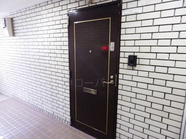 Other common areas. Sharing unit Entrance