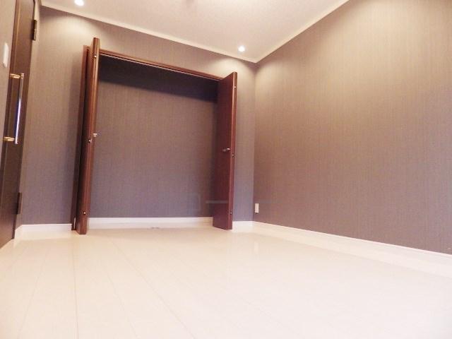 Receipt. Western style room closet