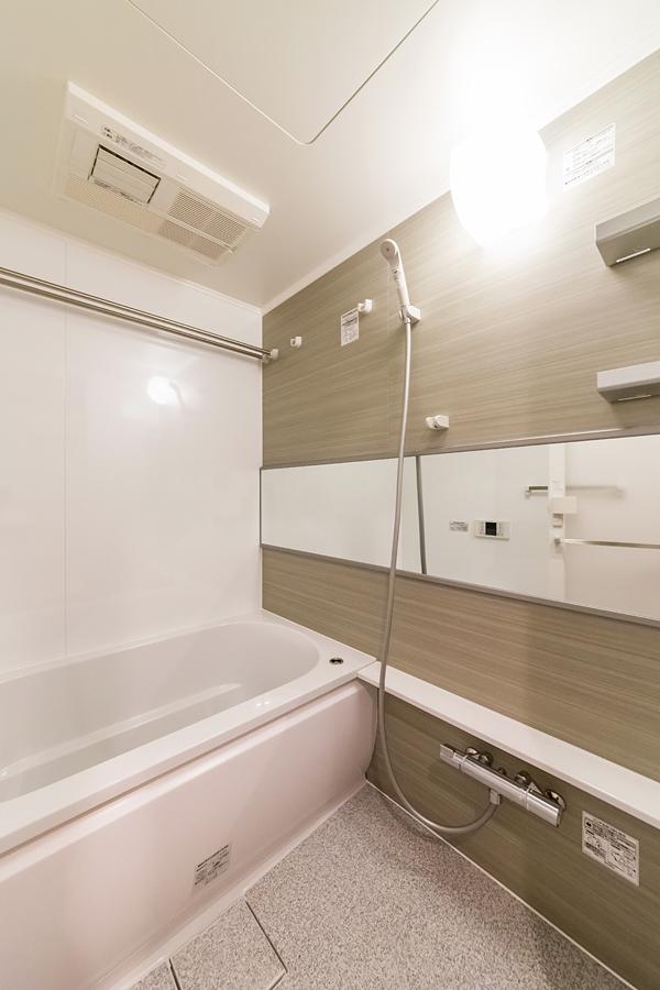 Bathroom. TOTO-made add-fired function with unit bus