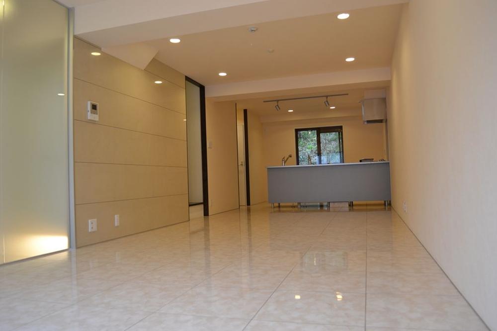 Living.  [living] Feeling of luxury tiled LDK.