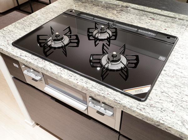 Kitchen.  [Glass top stove] Oil dirt quickly one wipe of your easy-care glass top stove. It was both beauty and function is a 3-burner stove.  ※ Except for some type