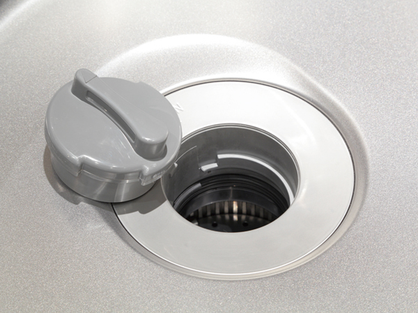 Kitchen.  [disposer] The garbage was crushed along with the water in the sink, Standard equipment as it can flow disposer. Forever keep hygienic kitchen.