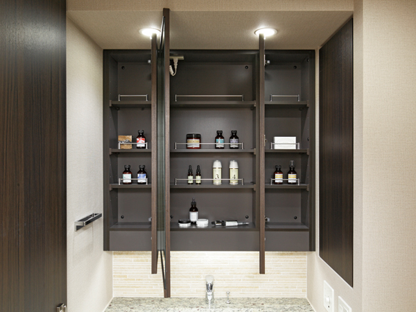Bathing-wash room.  [Three-sided mirror housing] On the back of the three-sided mirror it was provided with a convenient storage to organize, such as cosmetics and toiletries.