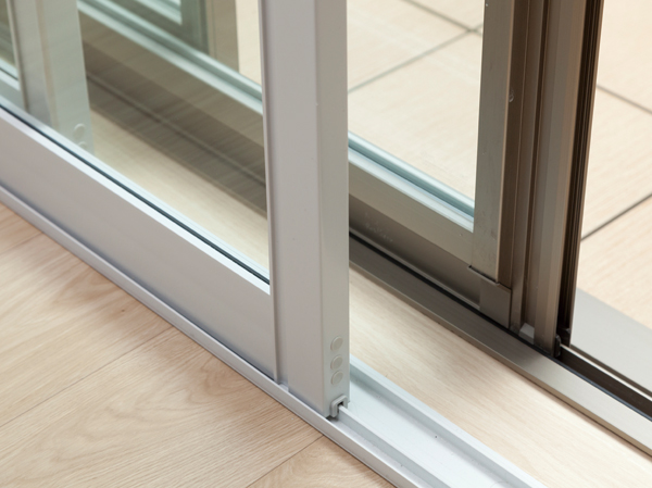 Other.  [Double-glazing] By a hollow layer made of two sheets of glass, Interior ・ Becomes outdoor heat is not easily transmitted, It has introduced a multi-layer glass insulation effect is obtained. (Same specifications)