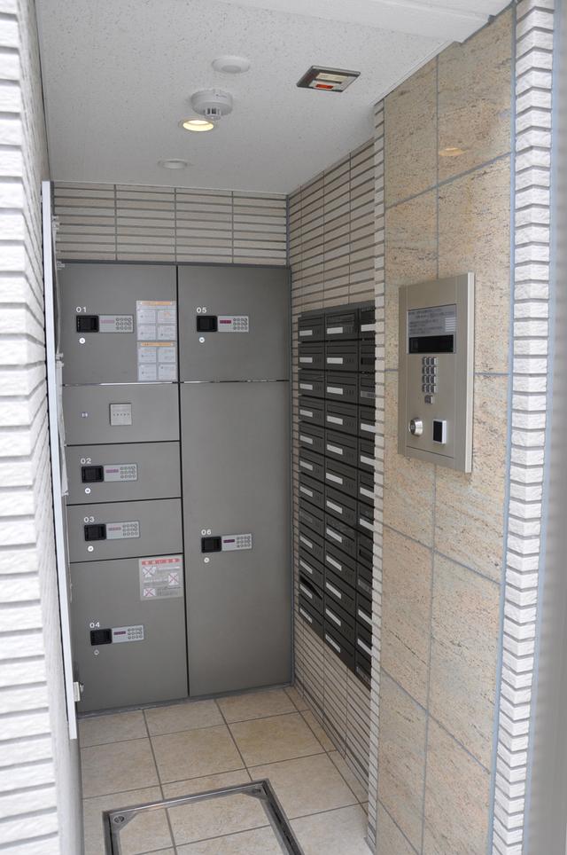 Local appearance photo. auto lock, With home delivery box