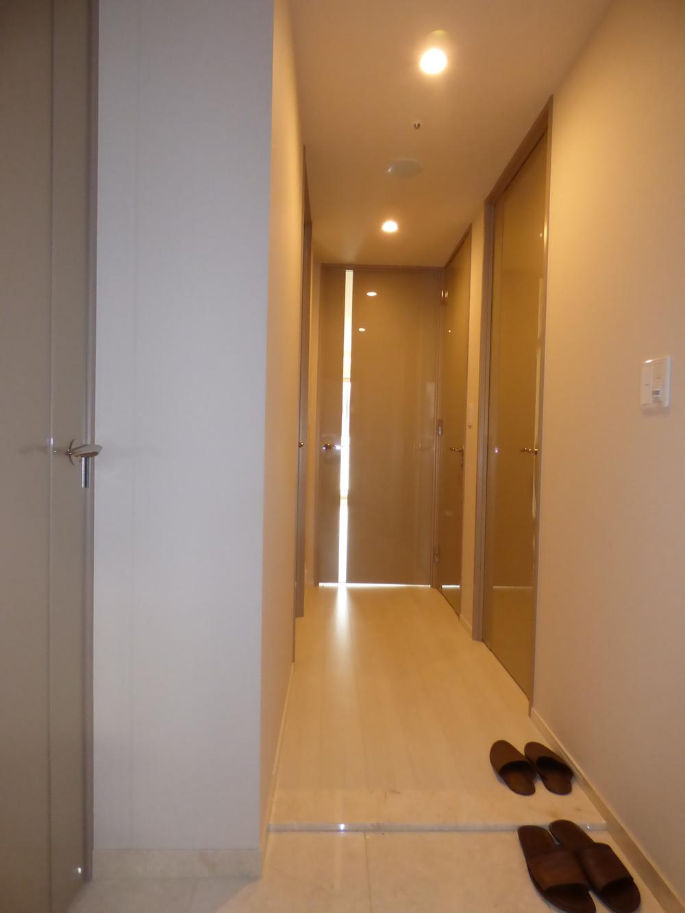 Entrance. Entrance ・ Corridor