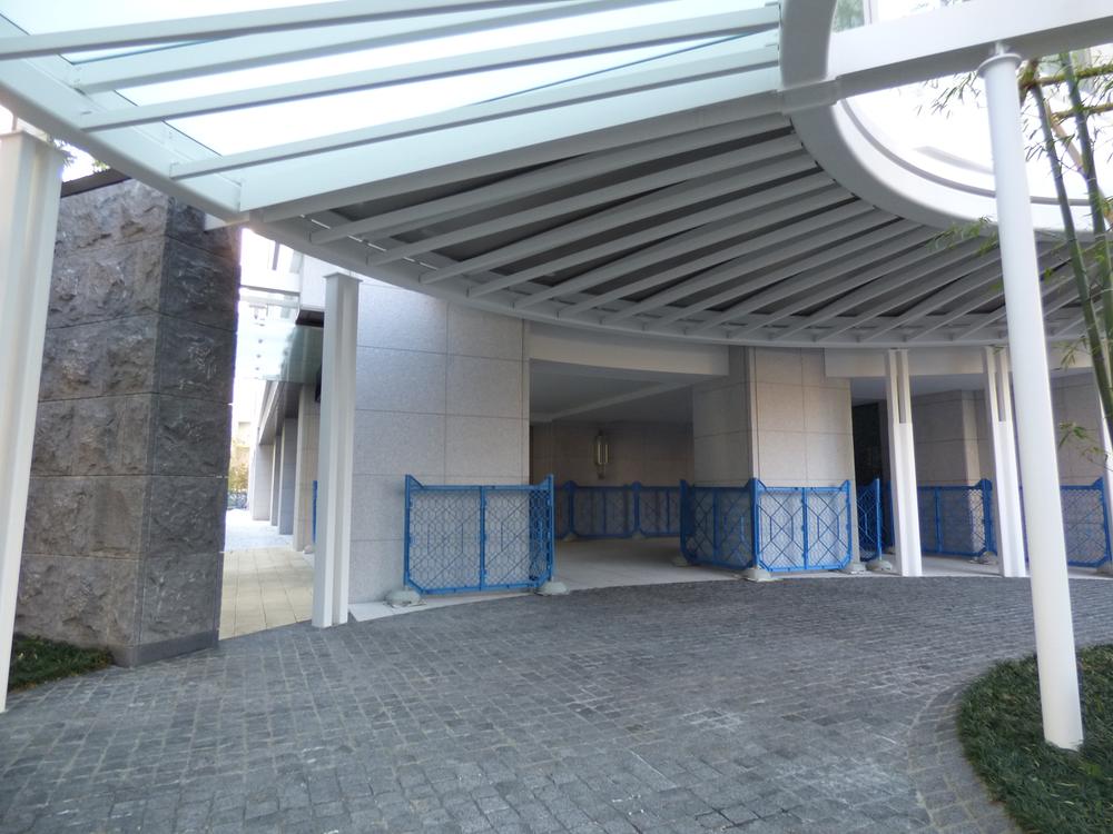 Entrance. Common areas