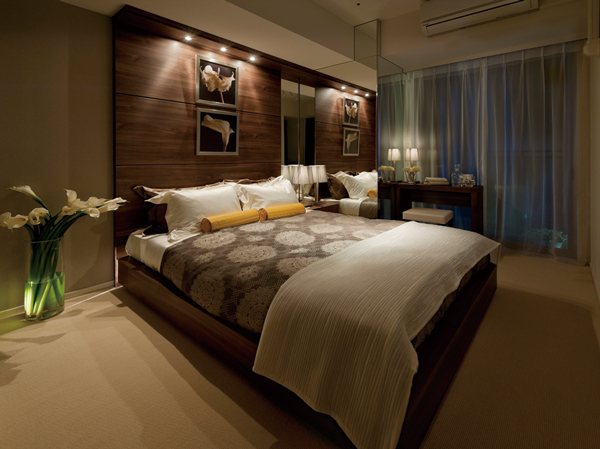 Interior.  [bedroom] Western-style (1), Adopt a walk-in closet. Walk-in closet that can confirm the stored items at a glance is, Large-scale storage with the size of the room. In addition to the storage of a number of clothing, Drawer to feet and chest, You can put even shoe box.  ※ 60Fb-1 ・ Except for the 50H-1 type