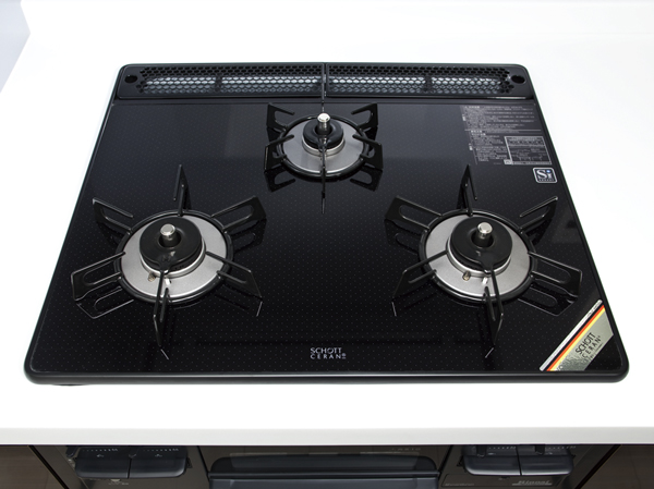 Kitchen.  [Schott glass top plate] It is loved all over the world, Germany ・ Adopt a shot manufactured by heat-resistant ceramic glass top plate. Not only beautiful, Strongly to heat and shock, Difficult dirty luck, It is easy to clean. 3-burner stove and a fish grill is, It comes with a "going-out safety device, When the fire disappears gas is automatically shut off. further, Automatically stop the gas at a certain time, To let you know at the buzzer, "forgetting to turn off the timer" and "tempura oil heating prevention function" is also.