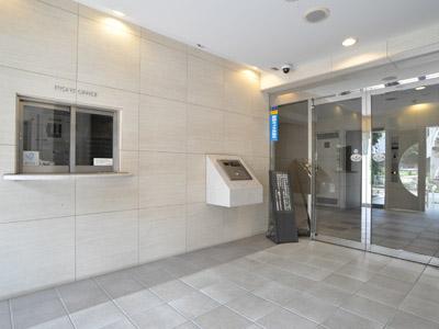 Entrance. Common areas