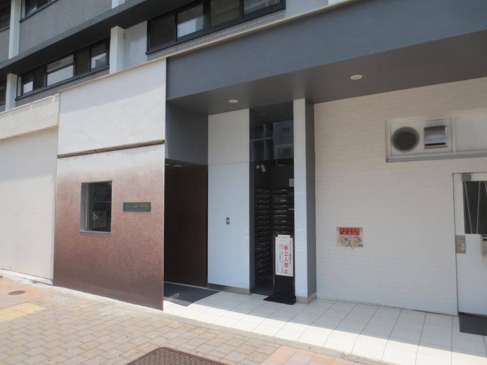 Entrance. Common areas