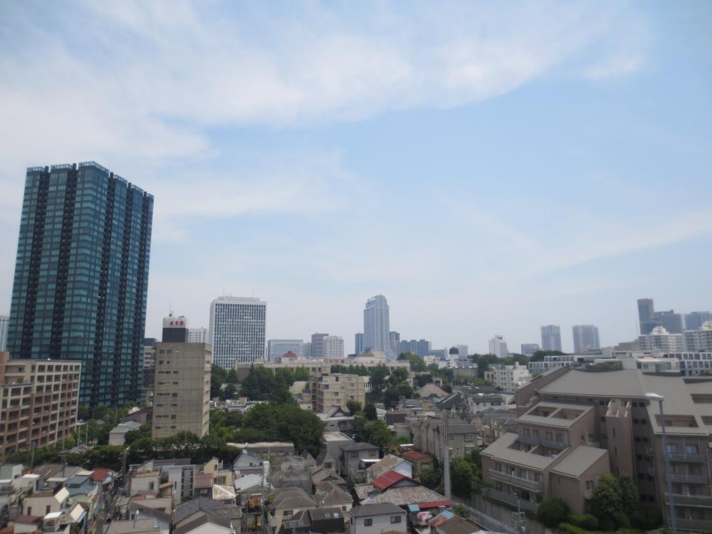 View photos from the dwelling unit. View from the site (November 2013) Shooting