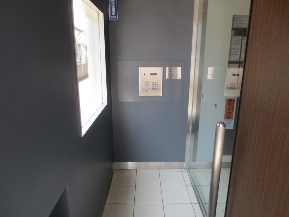 Entrance. Common areas