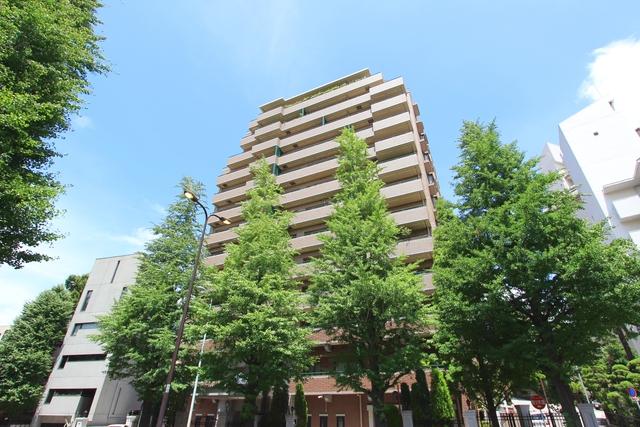Local appearance photo. Luxury tower residences of «appearance» Maeda Corporation construction. Green is often living environment.