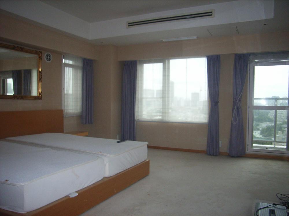 Non-living room. Master bedroom