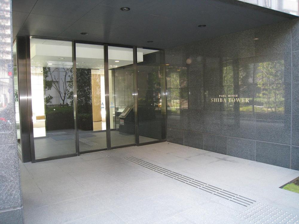 Entrance. Common areas