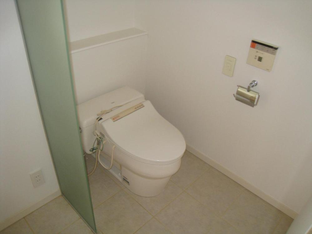 Toilet. Indoor (September 2013) Shooting