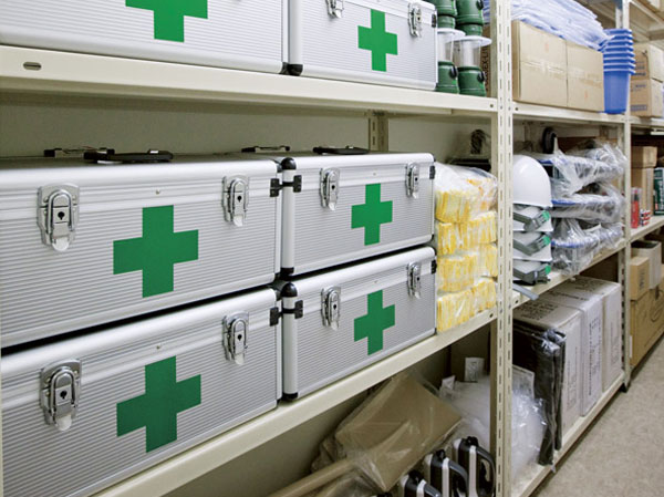 earthquake ・ Disaster-prevention measures.  [Disaster prevention warehouse] Rather than a warehouse for the stockpiling of such daily necessities and food, It never is used in difficult thing and usually purchased at home, It contains the one you want to use only in the event of a disaster in the apartment. In the previous earthquake, For the charging of personal computers and mobile phones, Such as newly added to the fixtures from the voice of a portable generator helped, We carried out a review of the storage product from the point of view of actually help. (Same specifications)