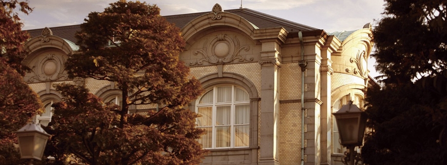 Tsunamachi Mitsui Club (3-minute walk ・ About 220m) It should be noted that the main building is facing a completed 100 anniversary, It is to attract name architecture people