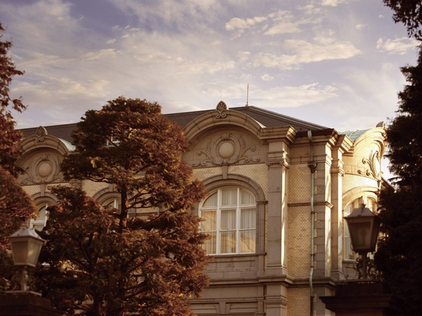 Tsunamachi Mitsui Club (3-minute walk ・ About 220m) Josiah ・ Its main building condor Dr. designed is still facing a completed 100 anniversary, It is to attract name architecture people