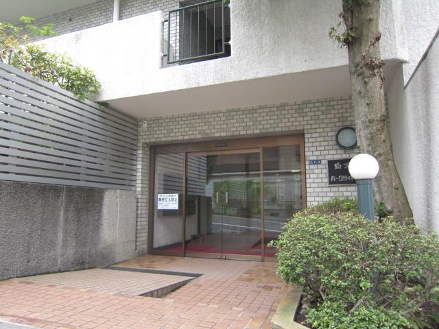 Entrance. Common areas