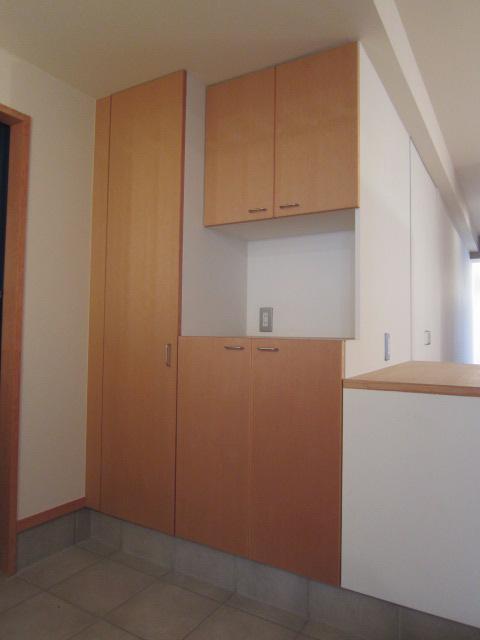 Entrance. Local (10 May 2013) Shooting