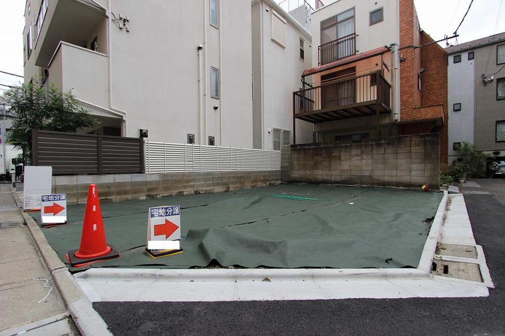 Local land photo. Located in the corner lot site (October 2013) Shooting