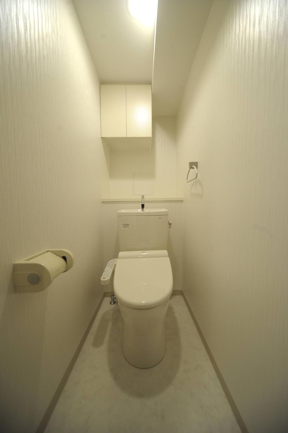 Toilet. With Washlet. It has been cleaned.