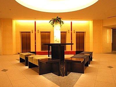 Entrance. Common areas