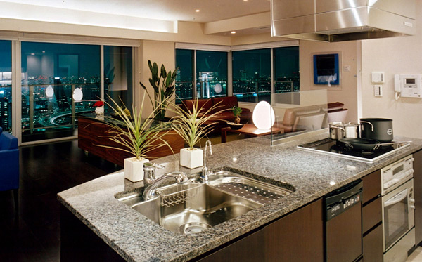 Kitchen.  [Kitchens with functionality and beauty] System kitchen of the assembled luxury plan. Material that has been carefully selected, Clean design, Carefully finished detail is, It makes a pass springing the creative impulse. (L-160A type)