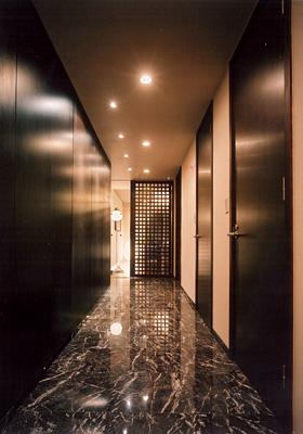 Other.  [Entrance to talk about the dignity of the house] Shoes in cloak, While equipped with a toll-type footwear purse, such as various functions of, It directed the face of the housing that Sumptuously. (L-160A type)